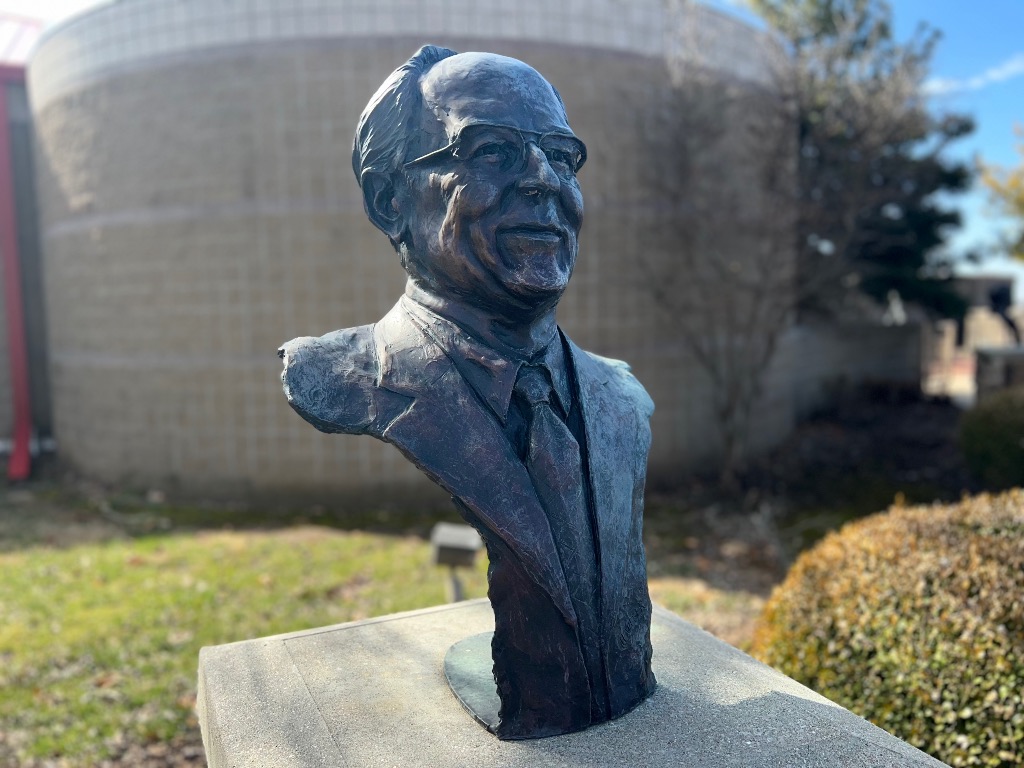 GARY FILBERT STATUE